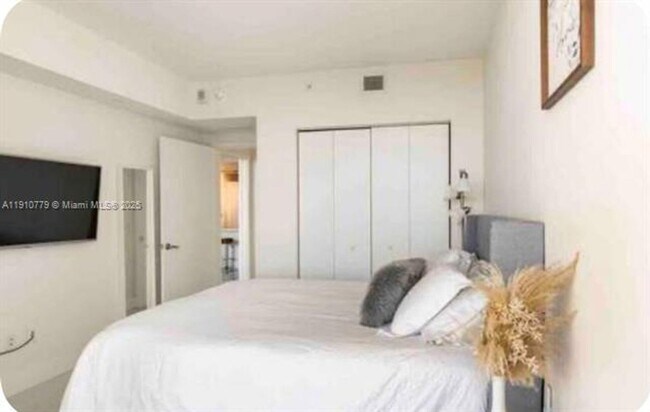 Building Photo - 501 NE 31st St