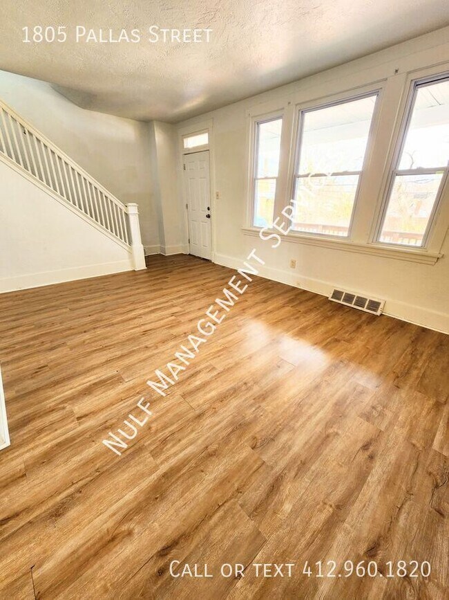 Building Photo - 1805 Pallas St