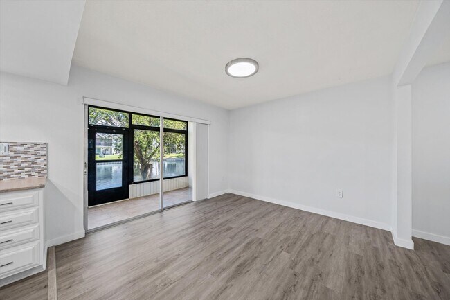 Building Photo - 413 Blue Jay Ln