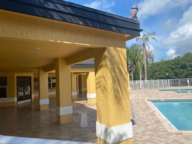 Building Photo - Venetian Place - 613