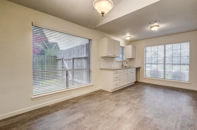 Building Photo - Charming 2 Bedroom Home in La Porte, TX