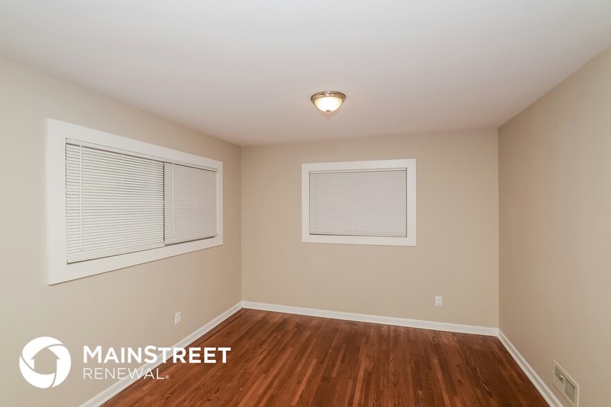 Building Photo - 428 18th Ct NW