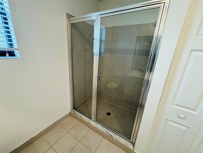 Building Photo - 1606 SW 28th Ct