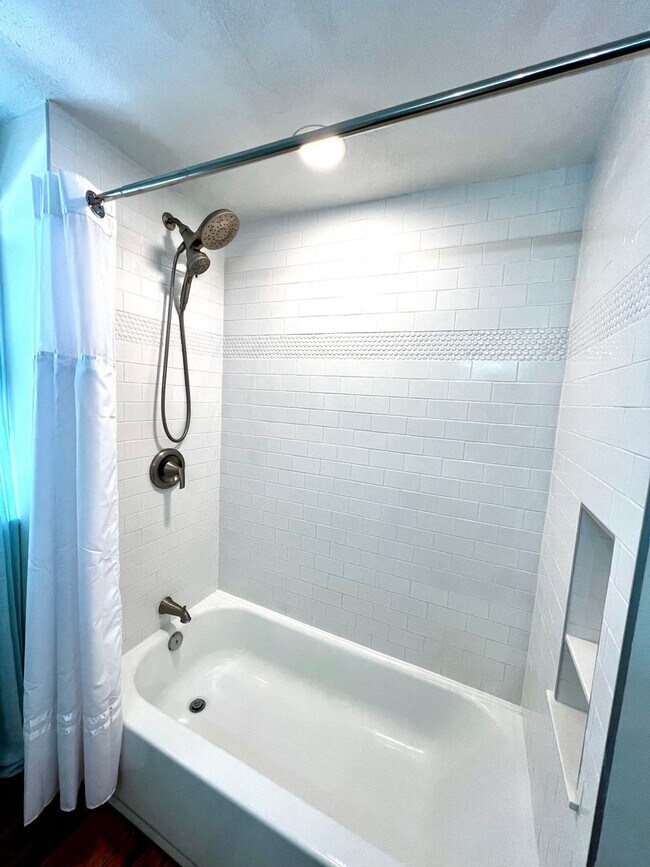 Building Photo - 21 S Church St