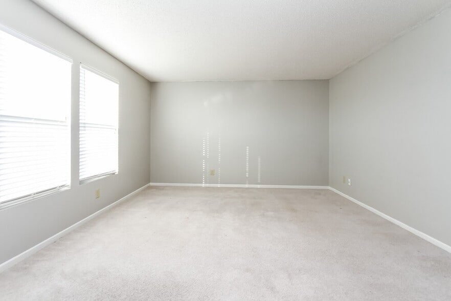 Building Photo - 7926 Hydrangea Ct