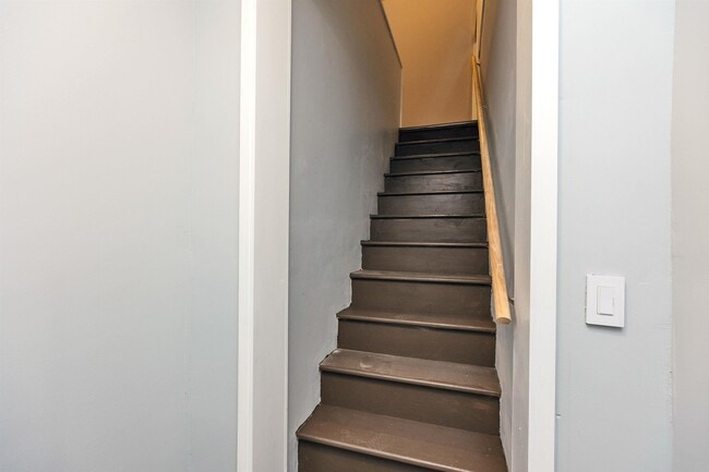 Building Photo - 27 School St