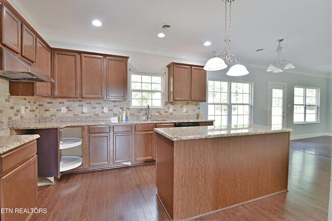 Building Photo - 3032 Oakwood Hills Ln