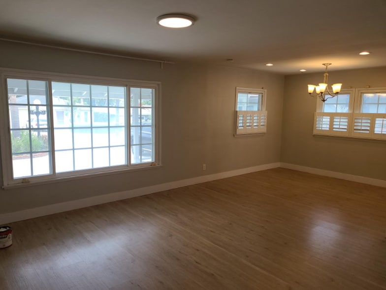 Building Photo - 413 W Acacia Ave