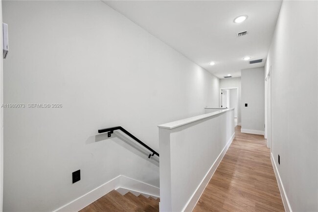 Building Photo - 122 NW 5th Ave