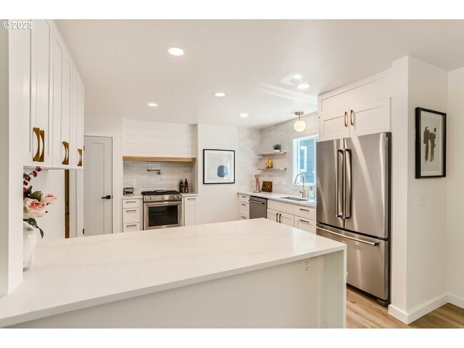 Building Photo - 2020 Wembley Park Rd