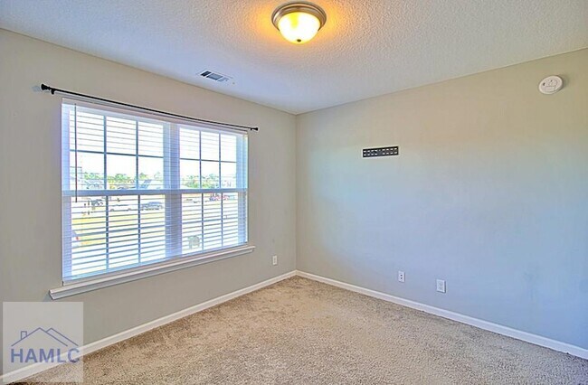 Building Photo - 7 Upland Ct