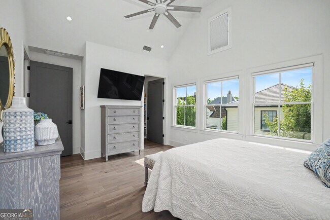 Building Photo - 495 Juniper Ln