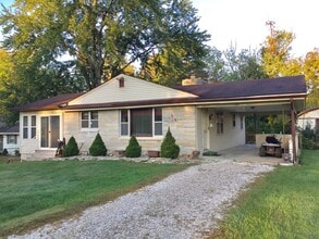 Building Photo - 141 N Overhill Dr