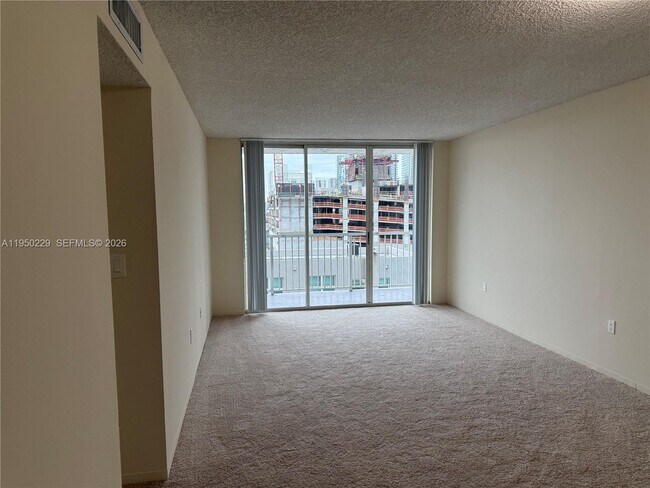 Building Photo - 915 NW 1st Ave