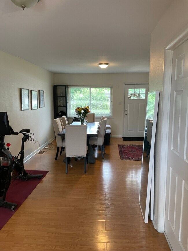 Building Photo - 4706 E Dartmouth Ave