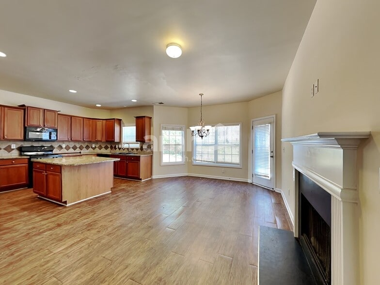 Building Photo - 5609 Grammercy Dr SW