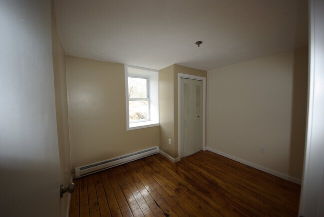 Building Photo - 3 Cook St