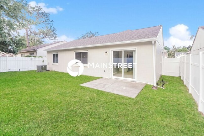 Building Photo - 3 Bedroom Pet-Friendly Home in Tampa, FL with Main Street Renewal