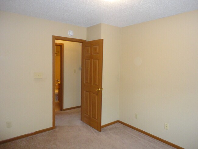 Building Photo - 249 Creekstone Court