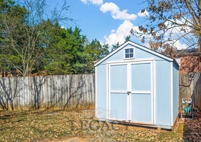 Building Photo - 748 Lake Terrace Dr