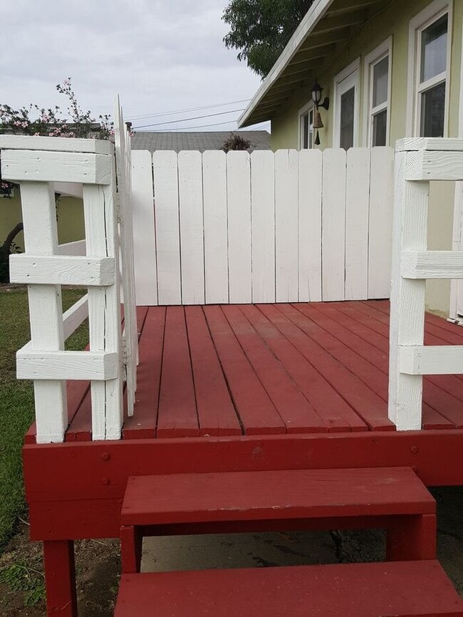 Building Photo - Charming duplex with garage in La Mesa!