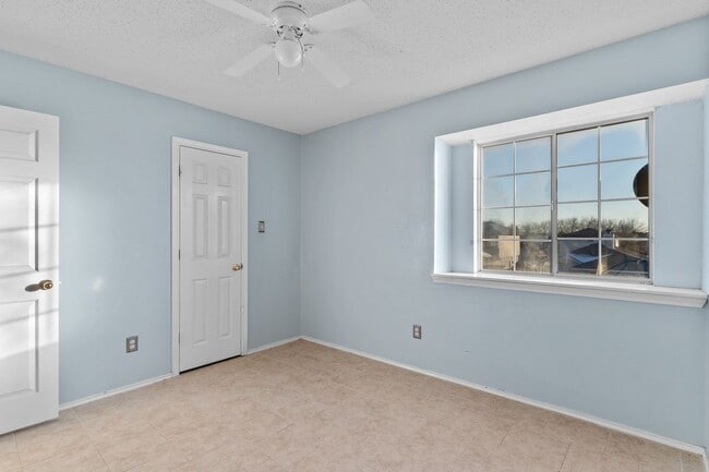 Building Photo - 2313 Garrett Dr