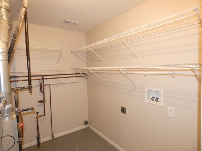 Building Photo - Beautiful Duplex in Gladstone, MO