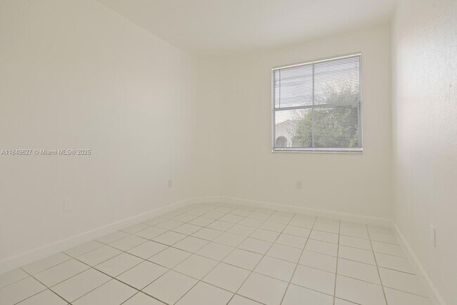 Building Photo - 1663 SE 27th Dr