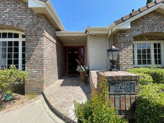 Building Photo - 19077 Oriente Dr