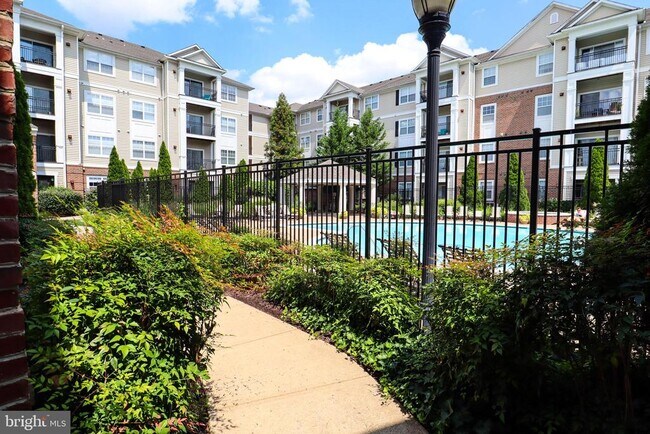 Building Photo - 12929 Centre Park Cir