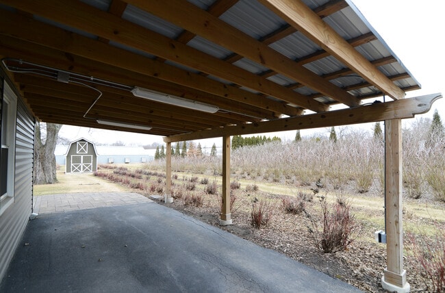 Building Photo - 1070 Center Dr