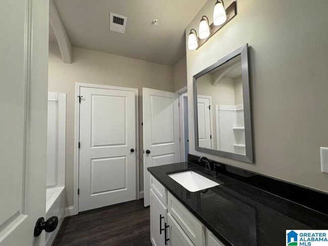 Building Photo - 4401 Lennox Pl