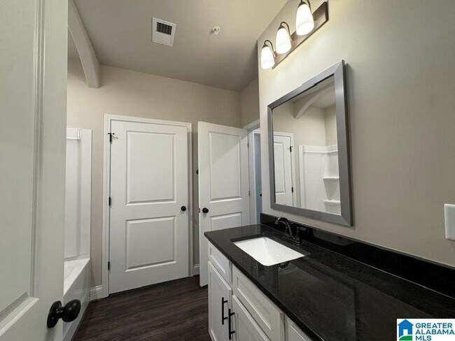 Building Photo - 4421 Lennox Pl