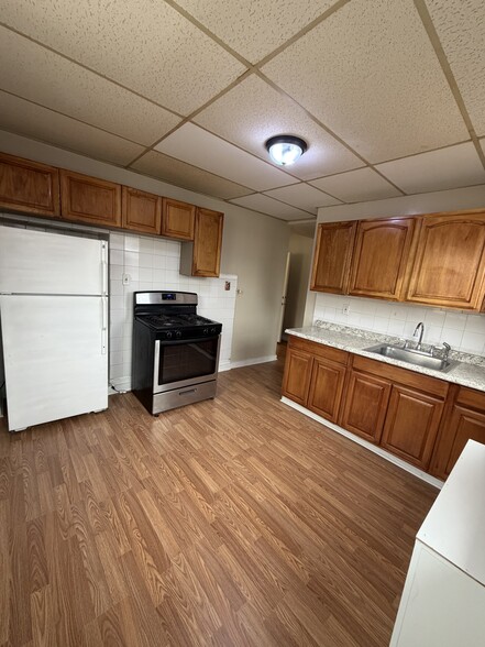 Kitchen - 44 Webster St