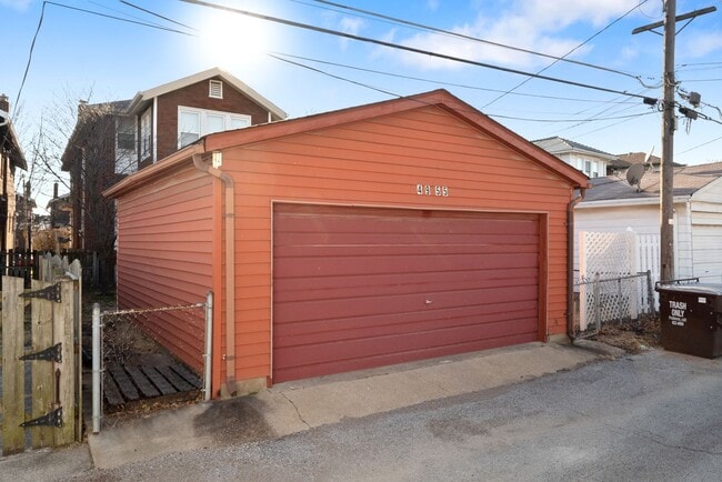 Building Photo - 4955 Tholozan Ave