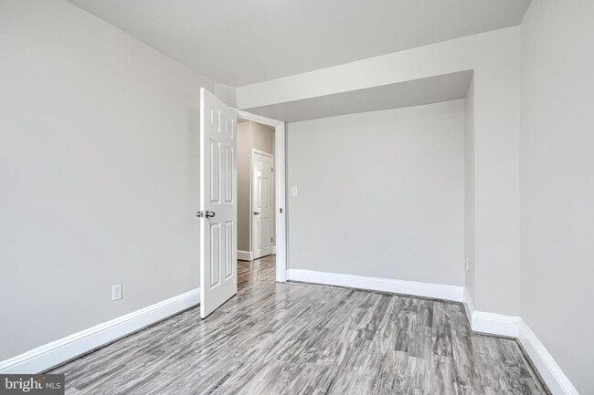 Building Photo - Well-Located 3BR Row Home Close to Johns Hopkins & Bayview