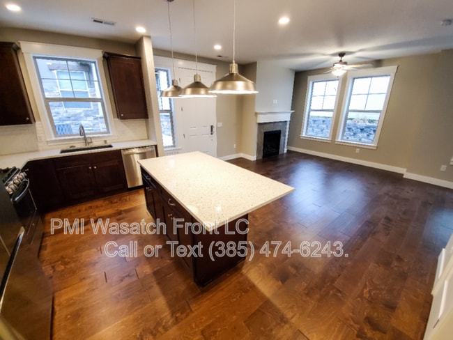Building Photo - 268 E Sandy Sage Way