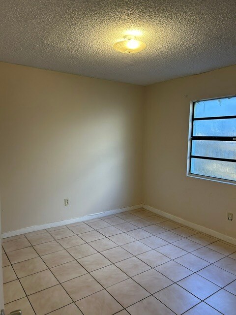 Building Photo - 5003 Garden Ave