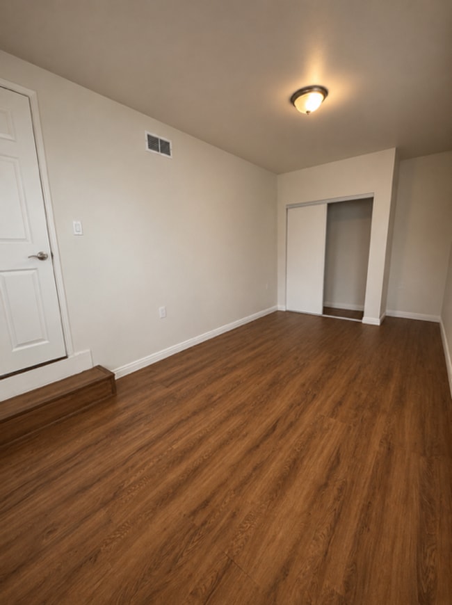 Building Photo - Sherman Oaks 2BD w/ Private Backyard, In-Unit W/D & Parking
