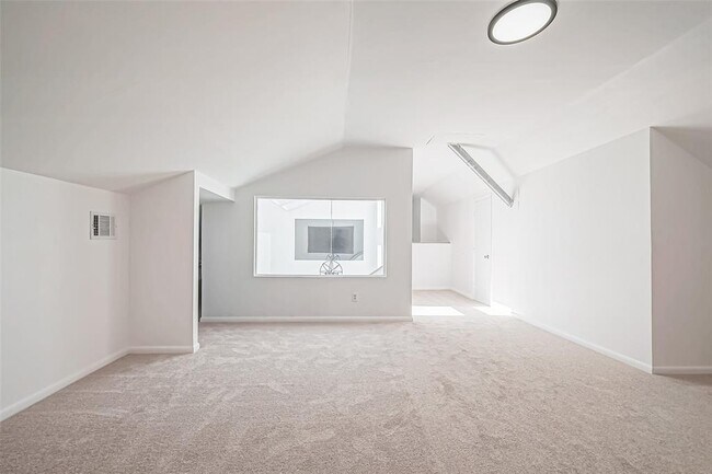 Building Photo - 15030 St Cloud Dr