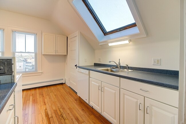 Building Photo - 430 N Main St