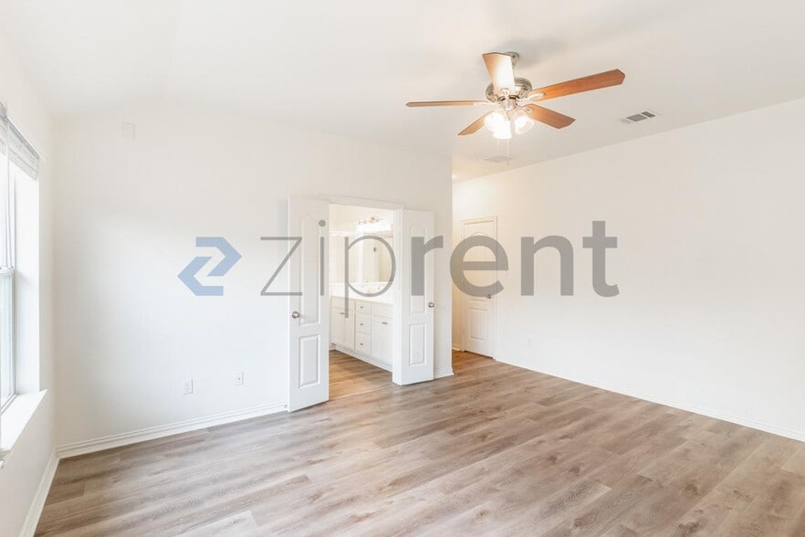 Building Photo - 232 Strawberry Blonde Dr