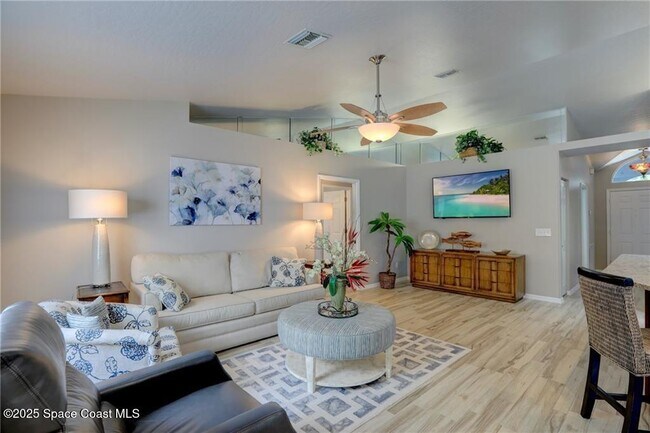 Building Photo - 562 Rolling Hill Dr