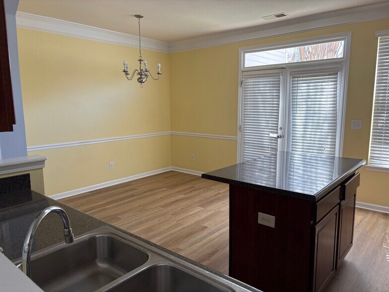 Building Photo - 9358 Greenheather Dr