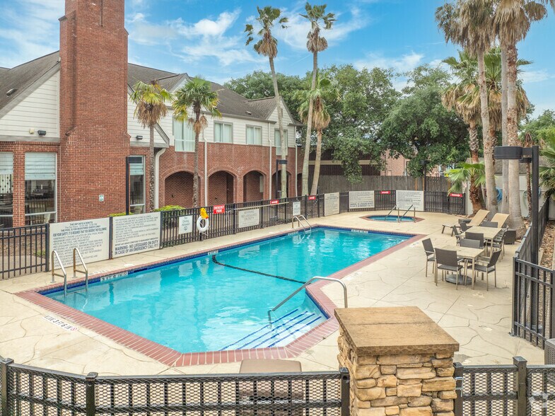 Clear Lake Apartments - 525 Bay Area Blvd Houston TX 77058 | Apartment ...