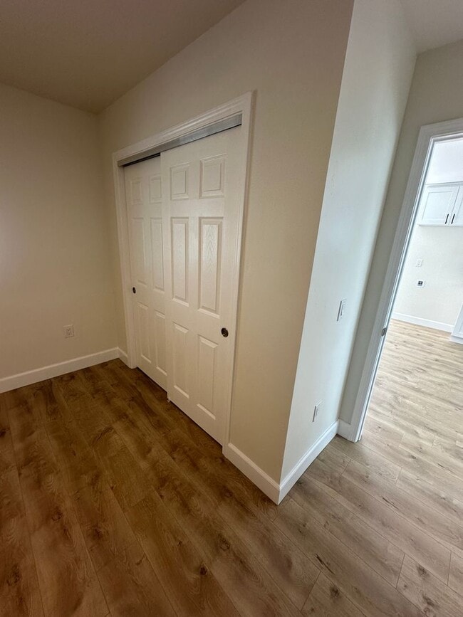 Building Photo - Newly Built Modern 1 Bed / 1 Bath Unit for...