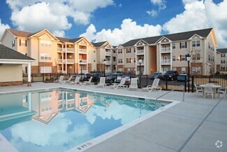 Building Photo - Move in Ready!! 2 Bedroom 2nd floor Castan...