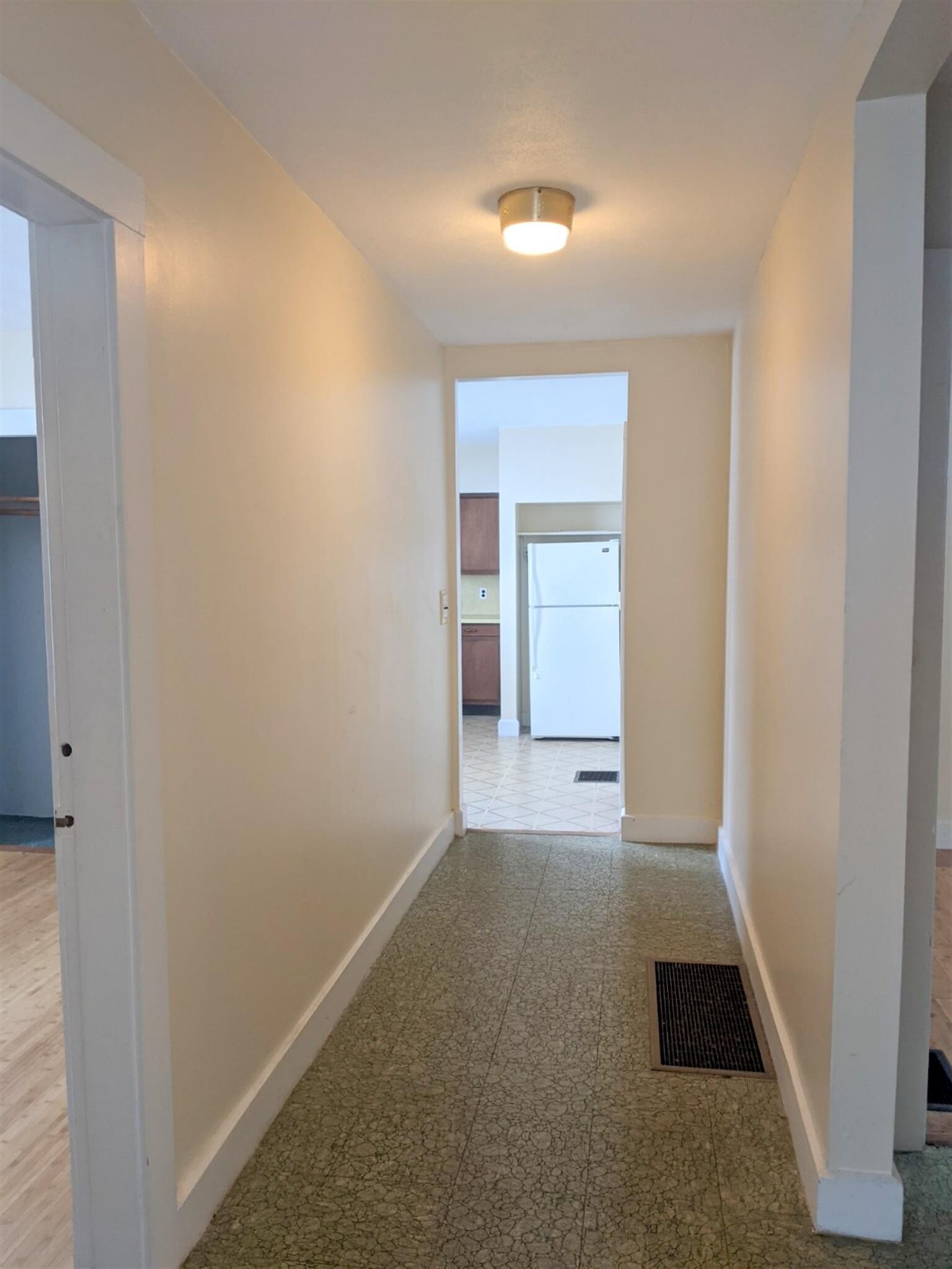 Building Photo - 1102 Broadway