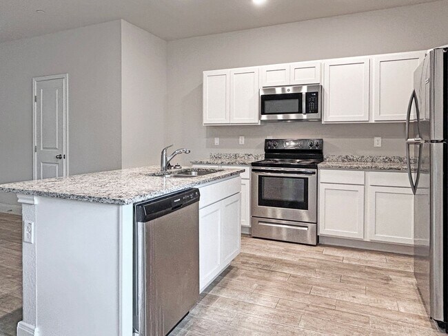 Building Photo - Charming Townhome Near I-35 & Randolph AFB