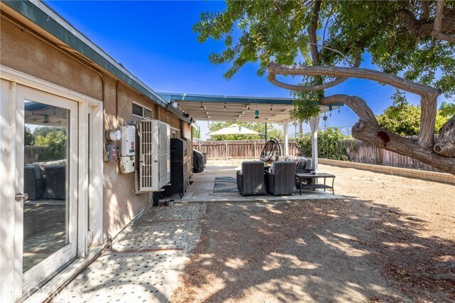 Building Photo - 842 Granby Ave